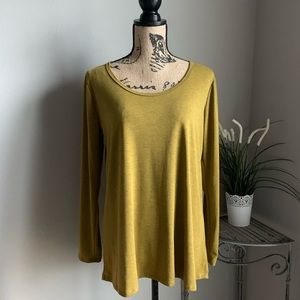LuLaRoe Olive Simply Comfortable Tee, Size L